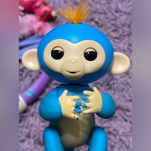 Fingerlings - Interactive Baby Monkey - Bella & - Picture 9 of 17